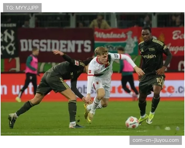 法兰克福与科隆交锋一胜零平一负,近期对决呈现互有胜负 法兰克福与科隆交锋一胜零平一负,近期对决呈现互有胜负